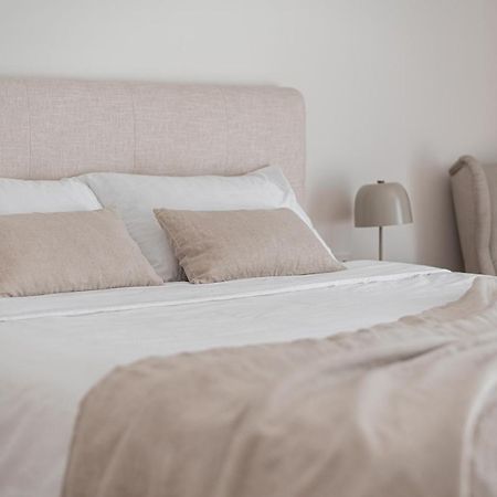 Modern City Center Apartment Tallinn Bagian luar foto