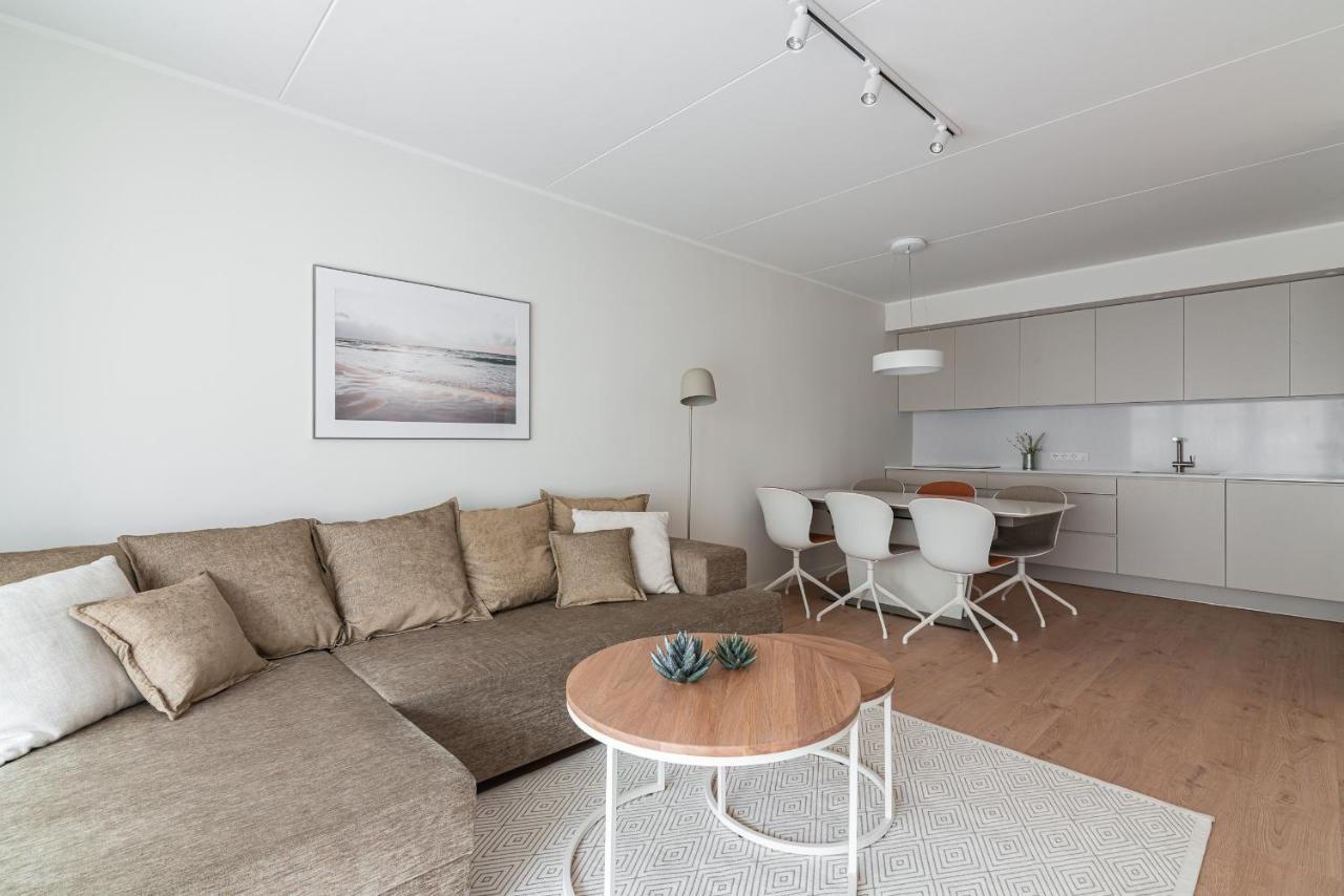 Modern City Center Apartment Tallinn Bagian luar foto