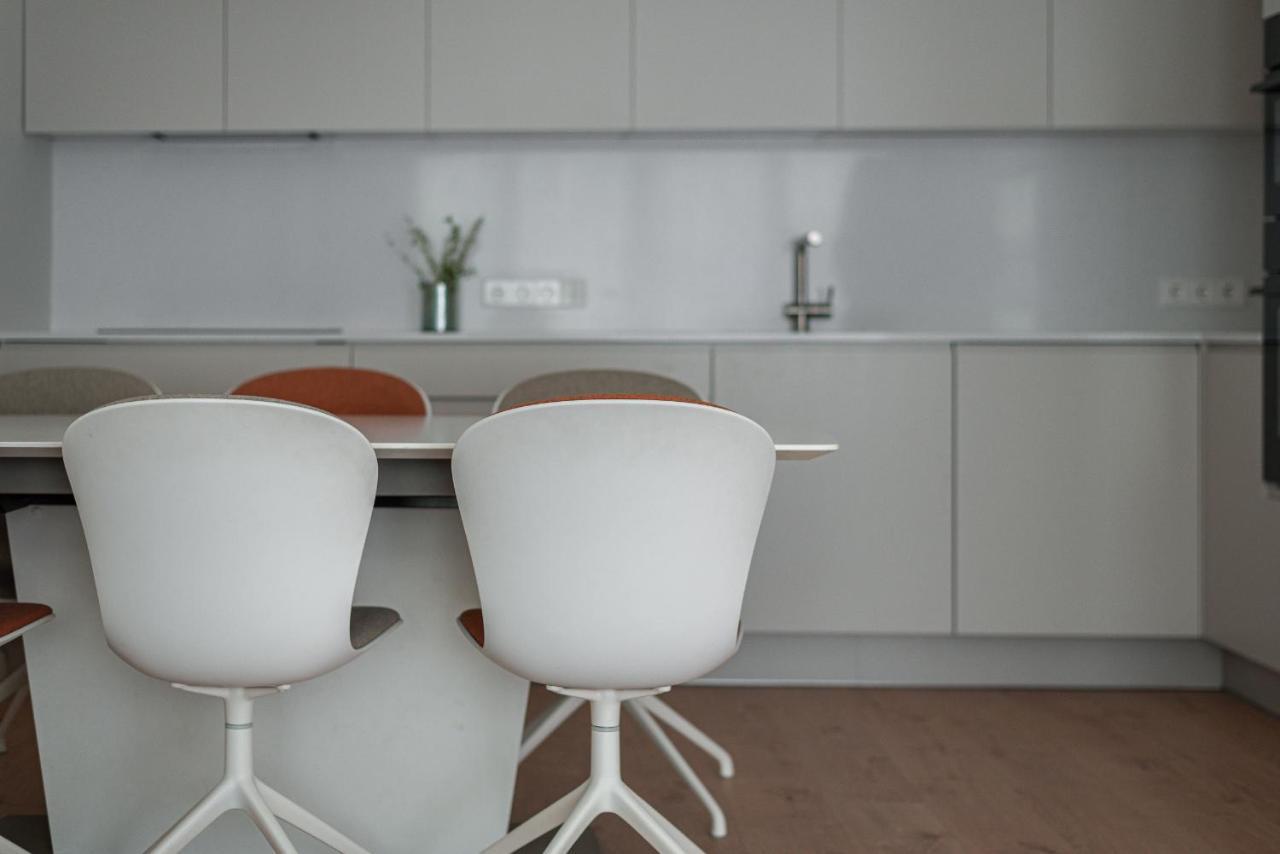 Modern City Center Apartment Tallinn Bagian luar foto
