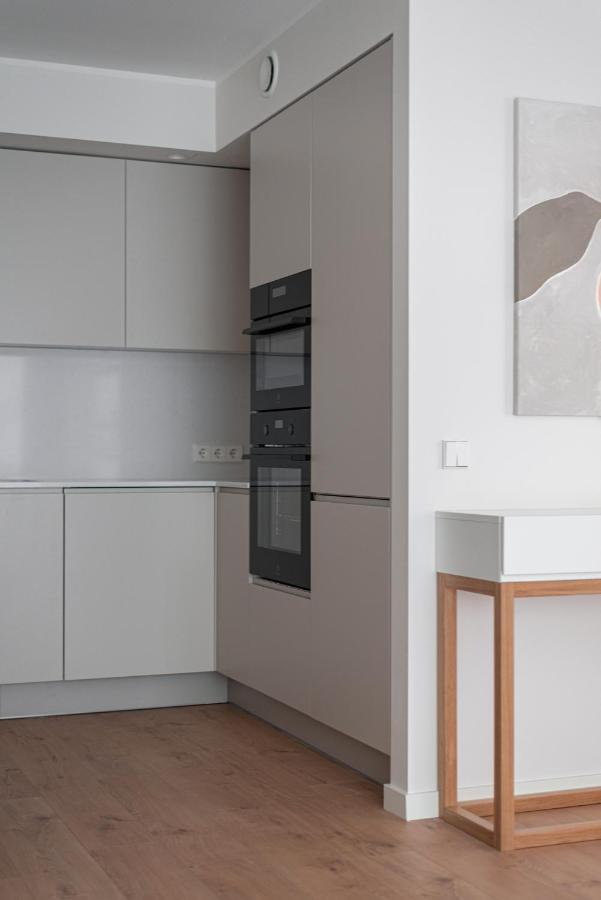 Modern City Center Apartment Tallinn Bagian luar foto